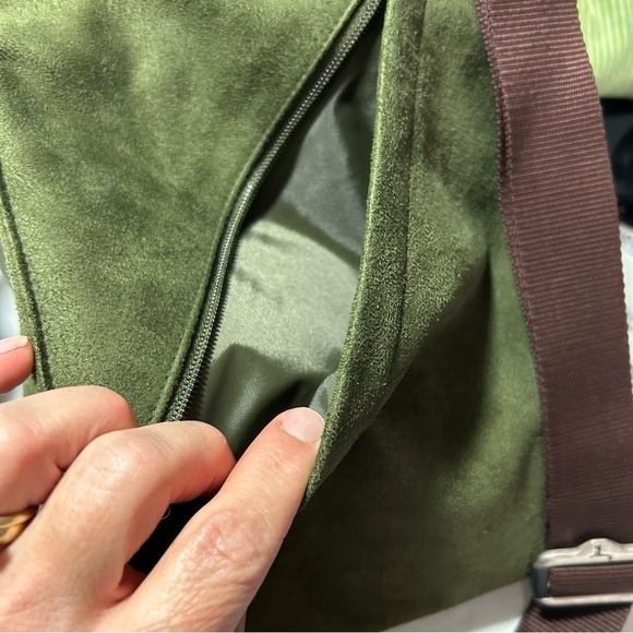 Travelon AntiTheft Shoulder Bag Crossbody Convertible Travel Green MicroSuede - Picture 11 of 11